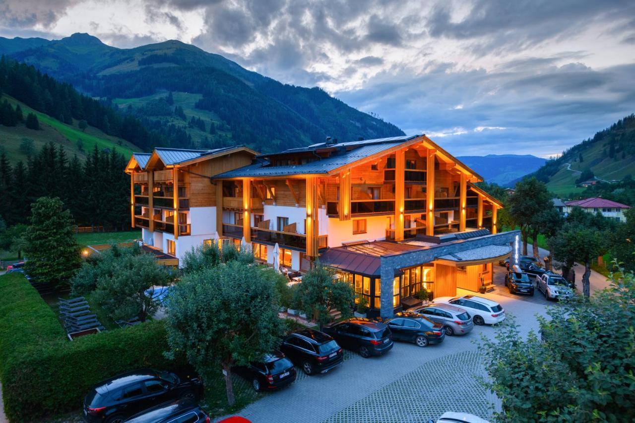 Hotel Alpina Рауріс Екстер'єр фото