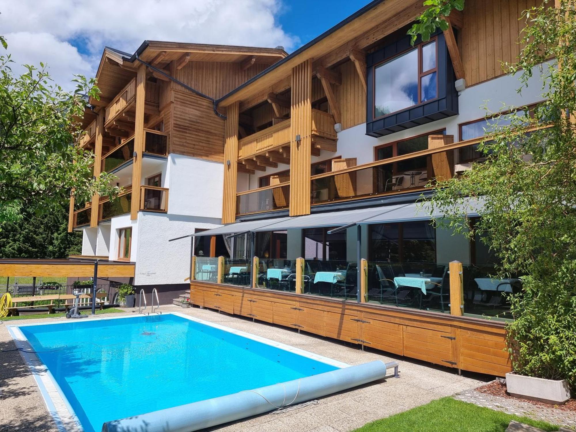 Hotel Alpina Рауріс Екстер'єр фото