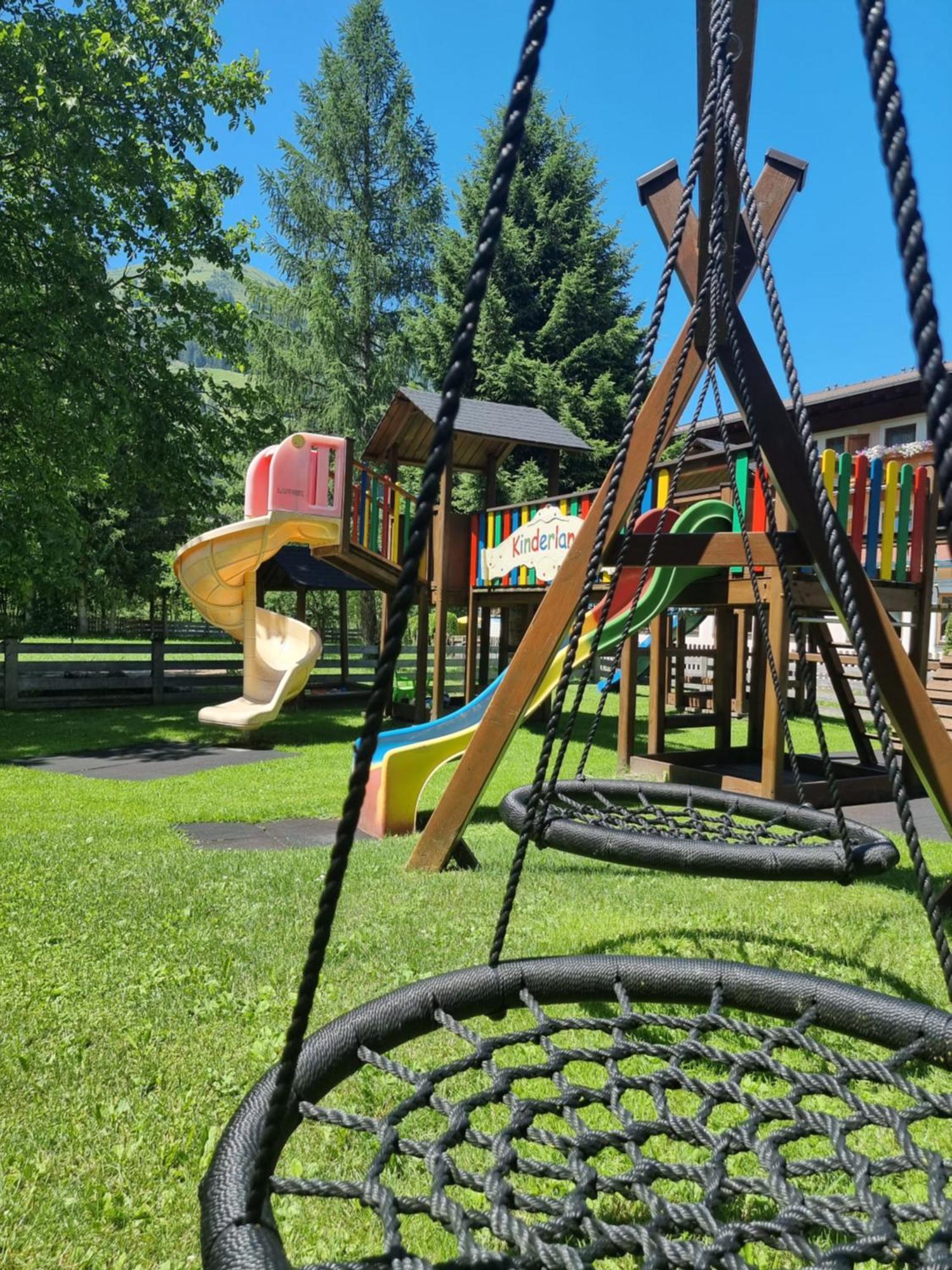 Hotel Alpina Рауріс Екстер'єр фото