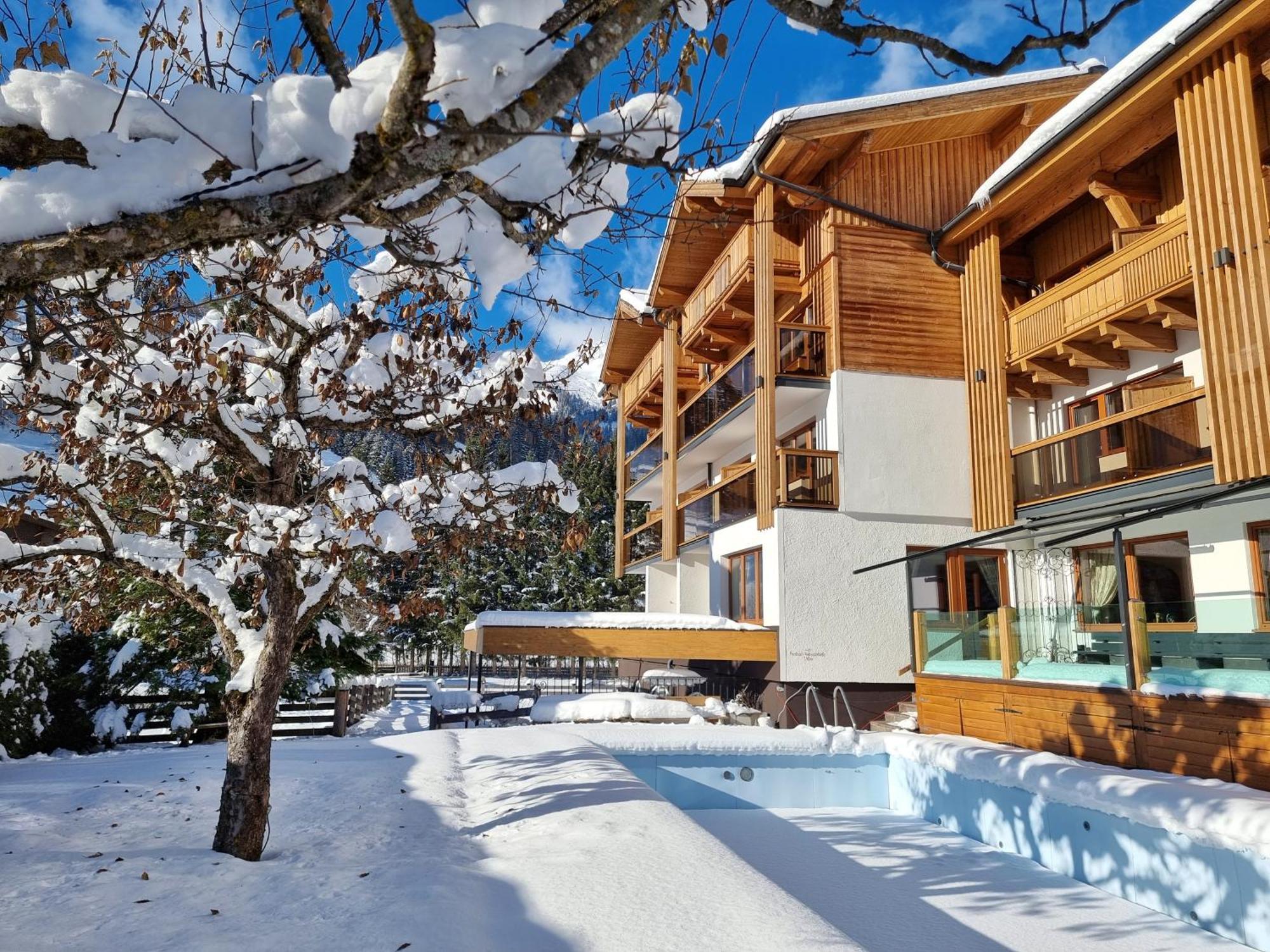 Hotel Alpina Рауріс Екстер'єр фото