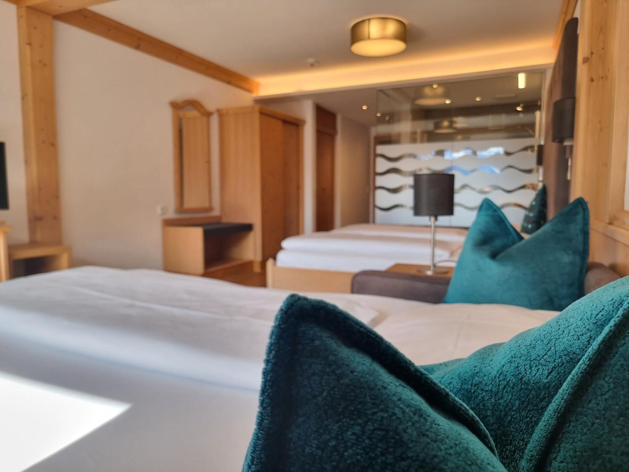 Hotel Alpina Рауріс Екстер'єр фото