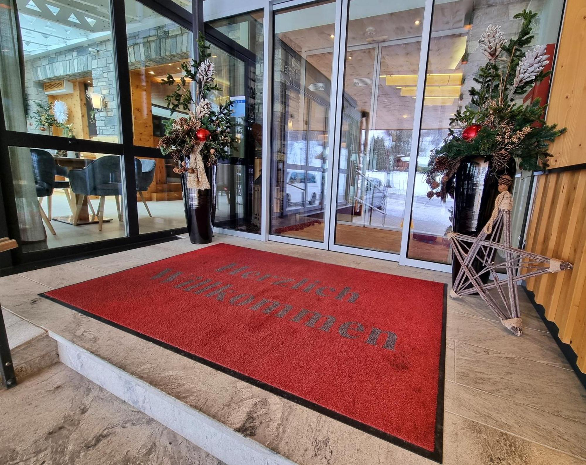 Hotel Alpina Рауріс Екстер'єр фото