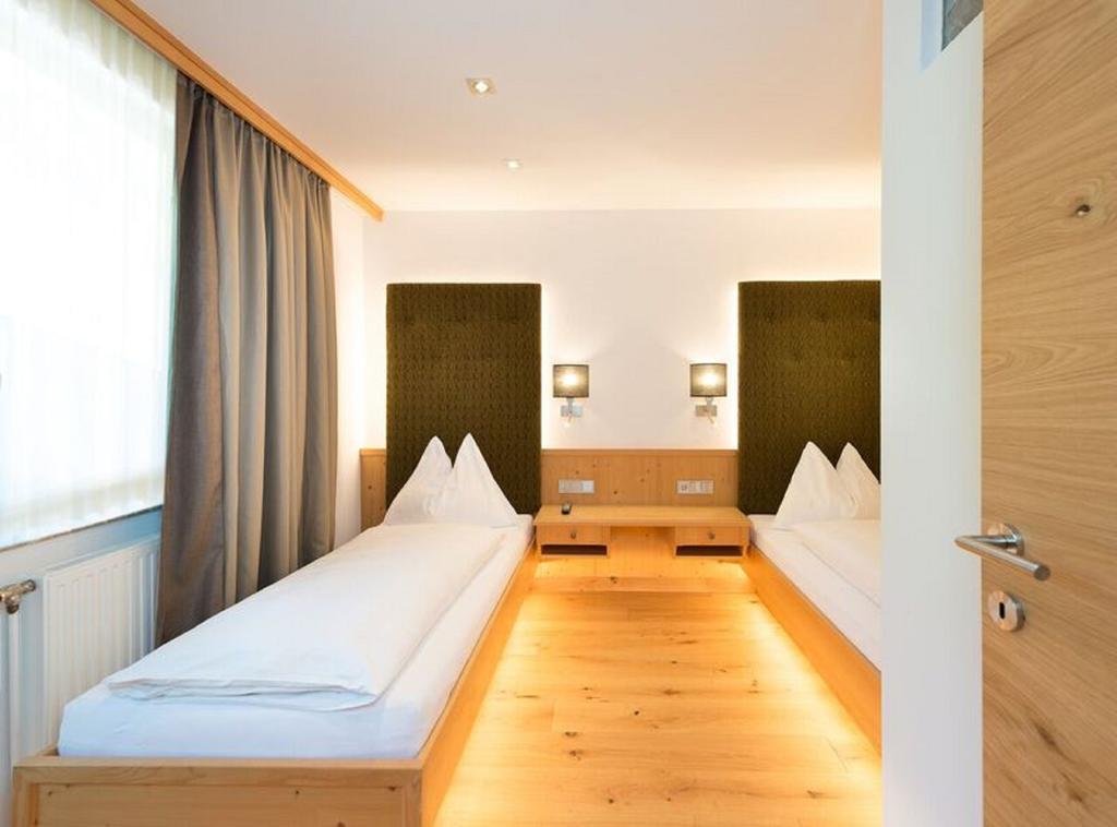 Hotel Alpina Рауріс Екстер'єр фото